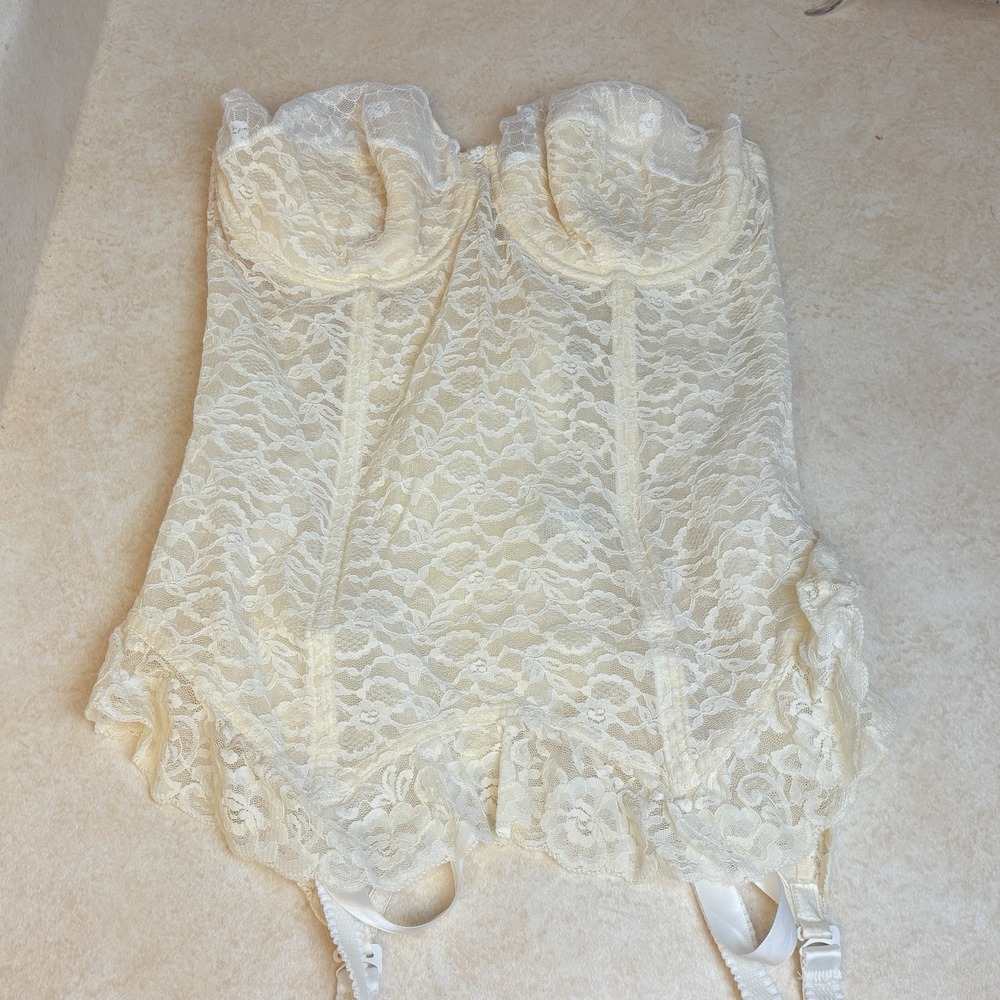 Vintage Goddess‎ Ivory Lace Boned Corset Girdle Garters Bridal Vintage 38B Sm/XS